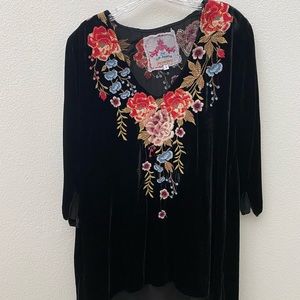 Johnny Was black velvet embroidered tunic shirt size Small